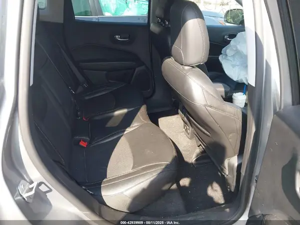 3C4NJDBB2KT807800 2019 JEEP COMPASS - Image 8