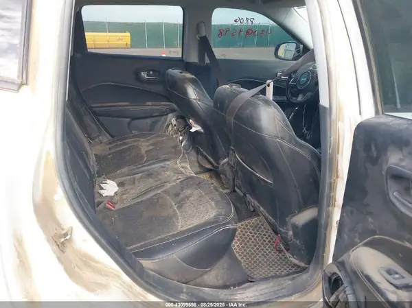 3C4NJDBB2KT846578 2019 JEEP COMPASS - Image 8