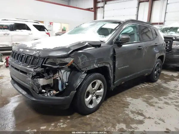 3C4NJDBB2LT163815 2020 JEEP COMPASS - Image 2