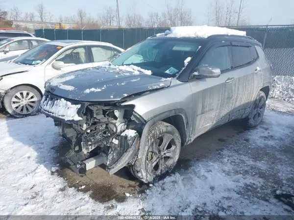 3C4NJDBB2MT586119 2021 JEEP COMPASS - Image 2