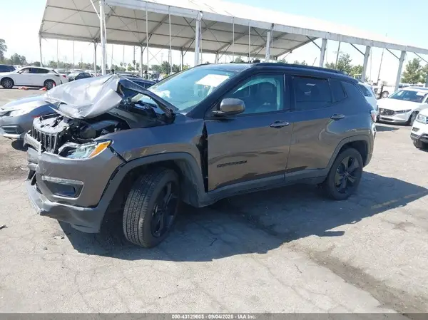 3C4NJDBB2MT586654 2021 JEEP COMPASS - Image 2