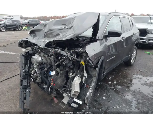 3C4NJDBB2NT103956 2022 JEEP COMPASS - Image 2