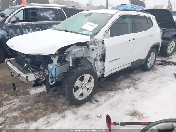 3C4NJDBB2NT129893 2022 JEEP COMPASS - Image 2