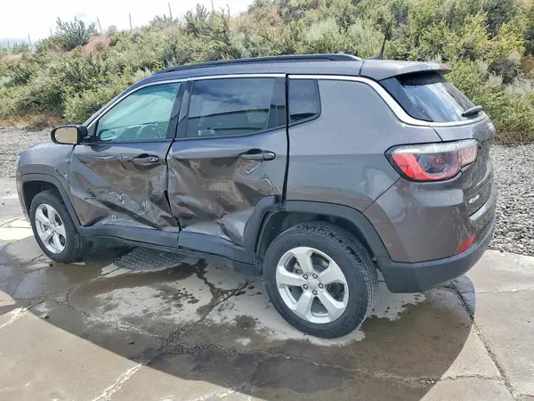 3C4NJDBB2NT173165 2022 JEEP COMPASS - Image 2