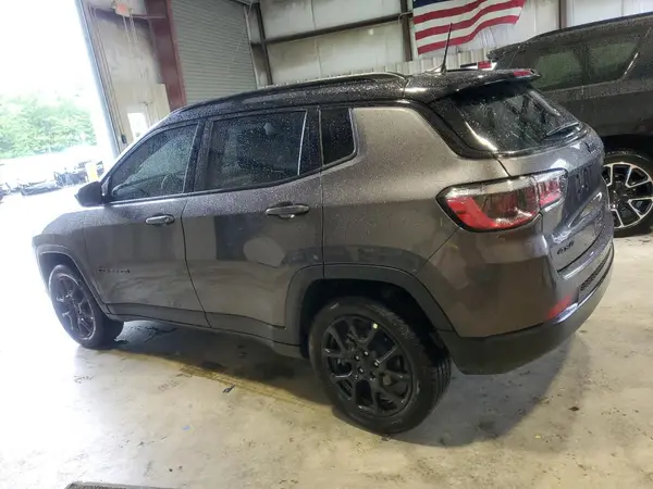 3C4NJDBB2NT182013 2022 JEEP COMPASS - Image 2
