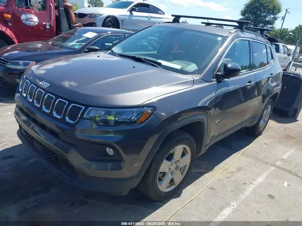3C4NJDBB2NT216810 2022 JEEP COMPASS - Image 2