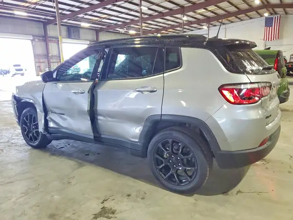 3C4NJDBB2NT228617 2022 JEEP COMPASS - Image 2