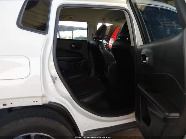3C4NJDBB3JT114877 2018 JEEP COMPASS - Image 8