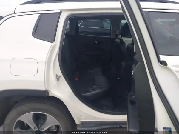 3C4NJDBB3JT126852 2018 JEEP COMPASS - Image 8