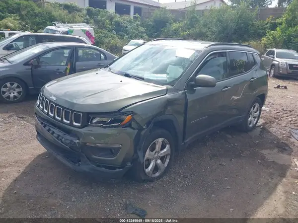 3C4NJDBB3JT140718 2018 JEEP COMPASS - Image 2