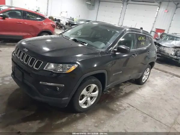 3C4NJDBB3JT143134 2018 JEEP COMPASS - Image 2