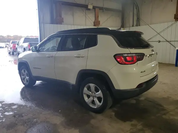 3C4NJDBB3JT155087 2018 JEEP COMPASS - Image 2