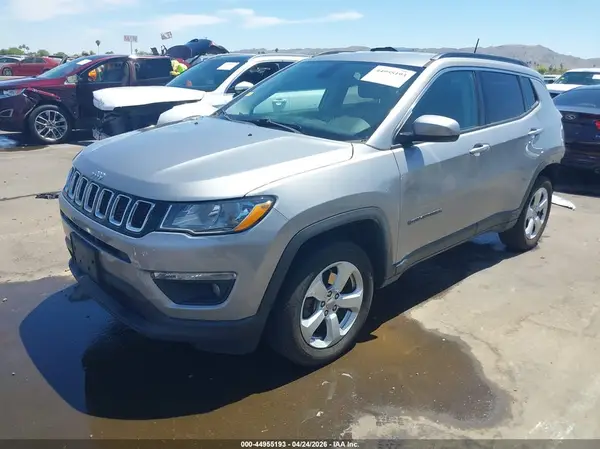 3C4NJDBB3JT161133 2018 JEEP COMPASS - Image 2