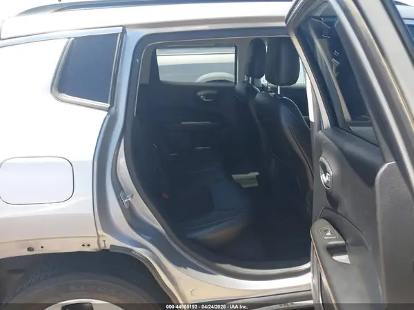 3C4NJDBB3JT161133 2018 JEEP COMPASS - Image 8