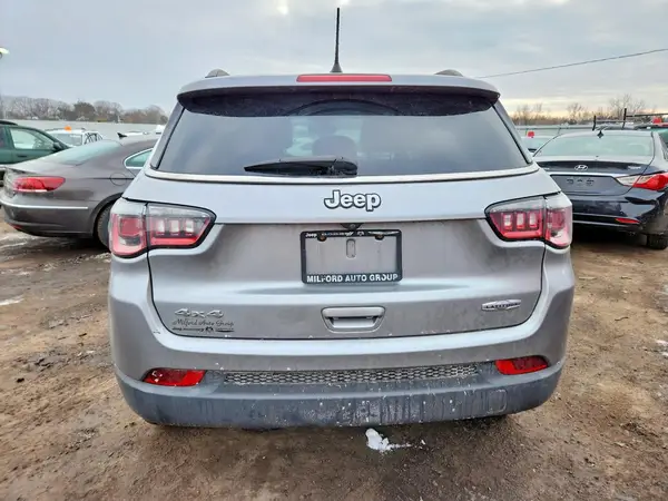 2018 JEEP COMPASS auction photo 6