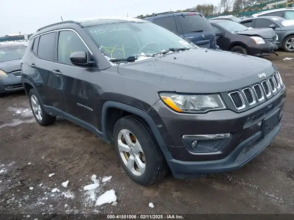 3C4NJDBB3JT185786 2018 JEEP COMPASS - Image 1