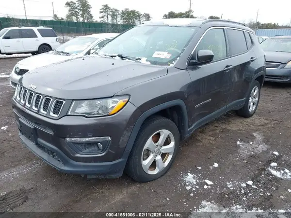 3C4NJDBB3JT185786 2018 JEEP COMPASS - Image 2