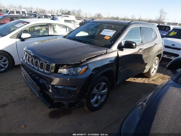 3C4NJDBB3JT230533 2018 JEEP COMPASS - Image 2