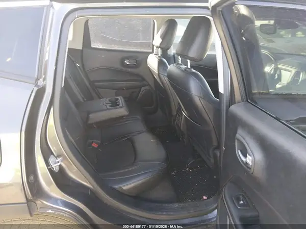 3C4NJDBB3JT230533 2018 JEEP COMPASS - Image 8