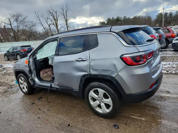 3C4NJDBB3JT246067 2018 JEEP COMPASS - Image 2