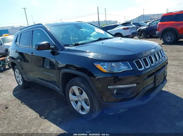 3C4NJDBB3JT254458 2018 JEEP COMPASS - Image 1