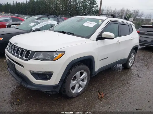 3C4NJDBB3JT256260 2018 JEEP COMPASS - Image 2