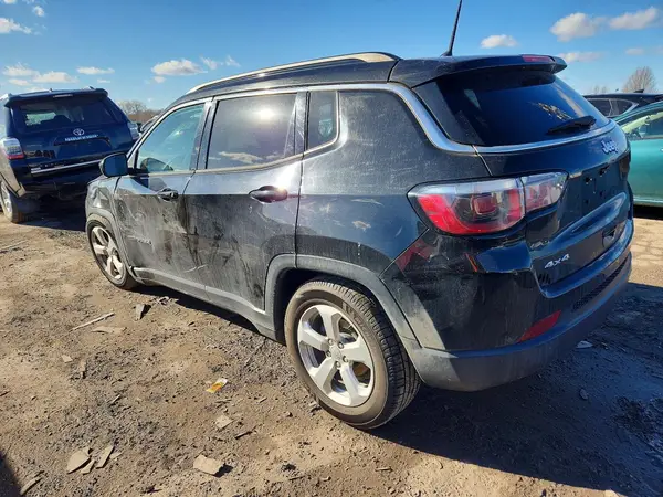 3C4NJDBB3JT270966 2018 JEEP COMPASS - Image 2