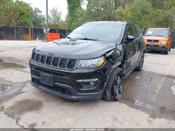 3C4NJDBB3JT298623 2018 JEEP COMPASS - Image 2