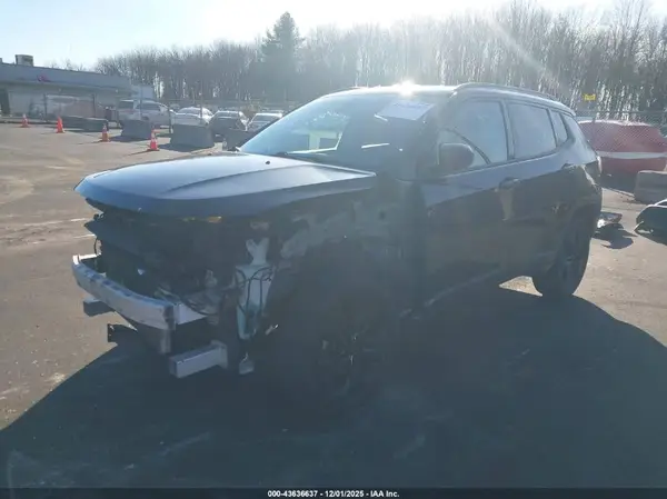 3C4NJDBB3JT304128 2018 JEEP COMPASS - Image 2