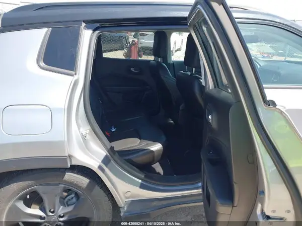 3C4NJDBB3JT304145 2018 JEEP COMPASS - Image 8