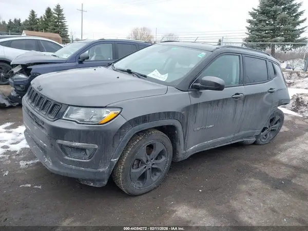 3C4NJDBB3JT304212 2018 JEEP COMPASS - Image 2