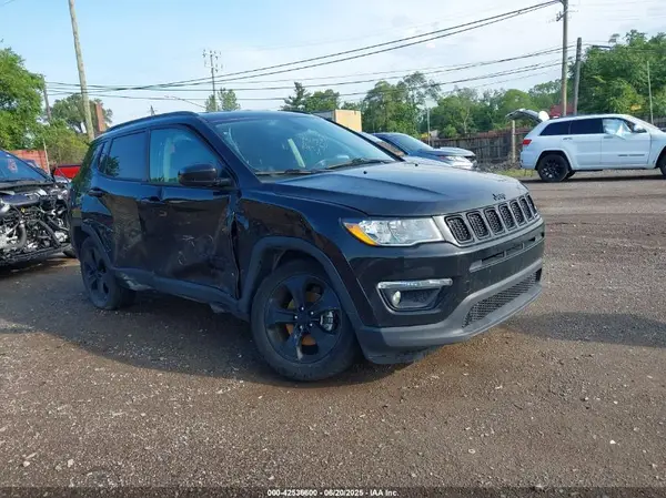 3C4NJDBB3JT304257 2018 JEEP COMPASS - Image 1