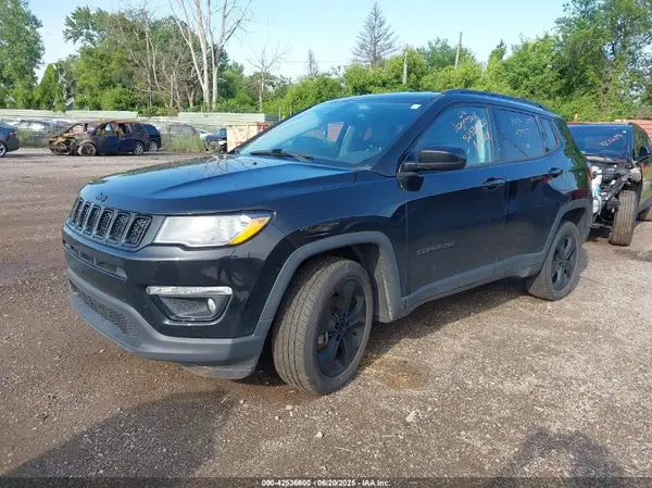3C4NJDBB3JT304257 2018 JEEP COMPASS - Image 2