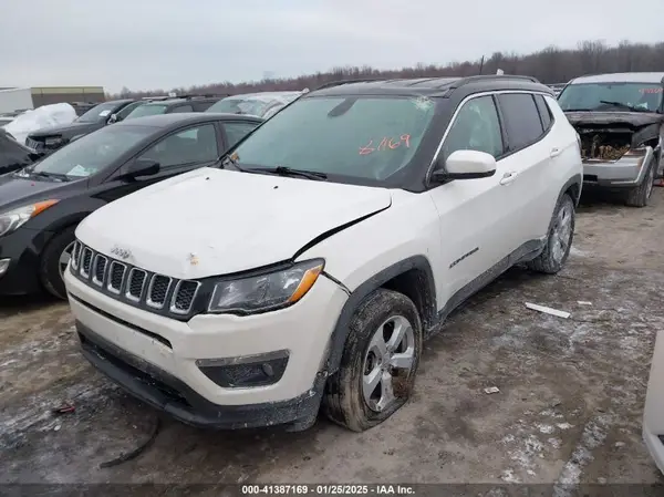 3C4NJDBB3JT307076 2018 JEEP COMPASS - Image 2