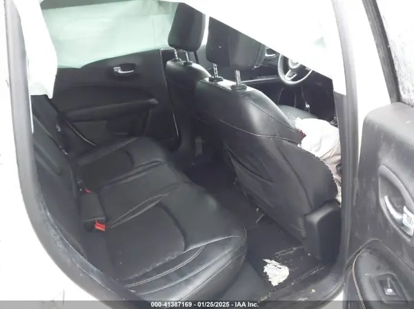 3C4NJDBB3JT307076 2018 JEEP COMPASS - Image 8