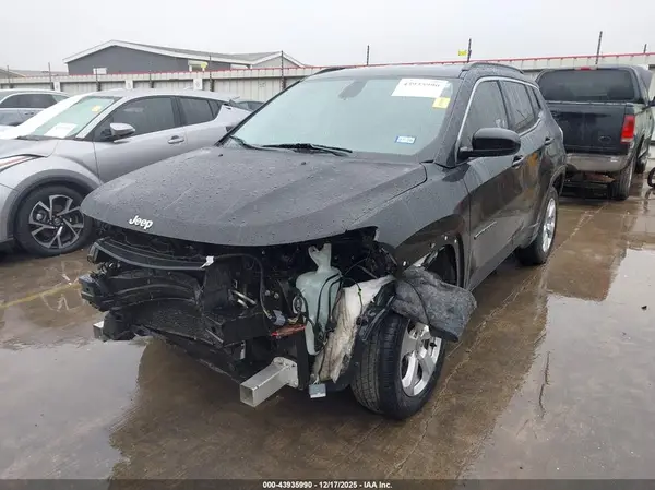 3C4NJDBB3JT307174 2018 JEEP COMPASS - Image 2