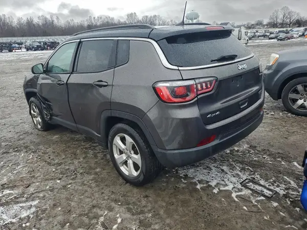3C4NJDBB3JT307255 2018 JEEP COMPASS - Image 2