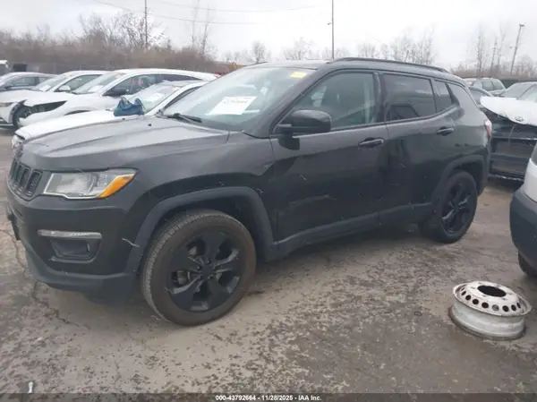 3C4NJDBB3JT313623 2018 JEEP COMPASS - Image 2