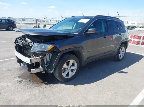 3C4NJDBB3JT316425 2018 JEEP COMPASS - Image 2