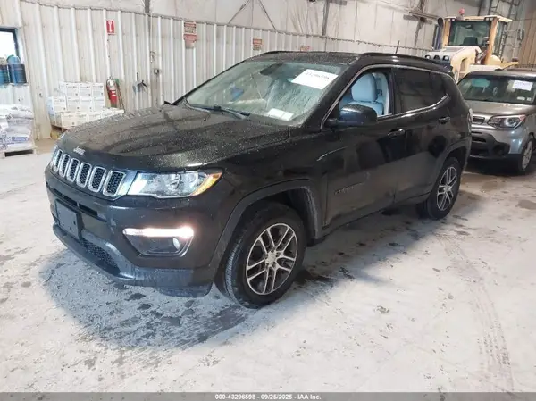 3C4NJDBB3JT350722 2018 JEEP COMPASS - Image 2