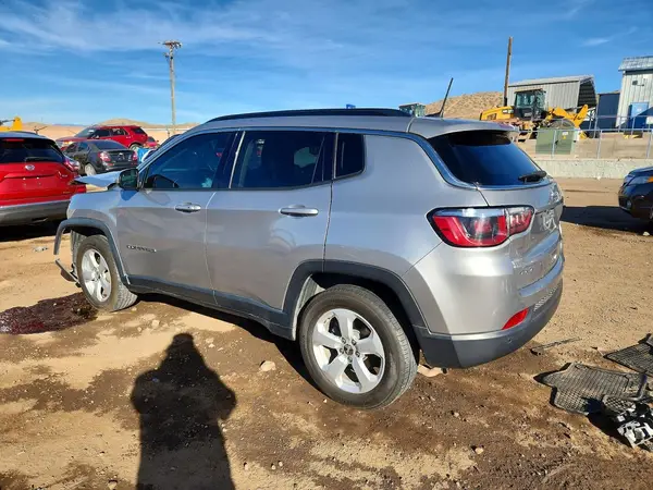 3C4NJDBB3JT359761 2018 JEEP COMPASS - Image 2