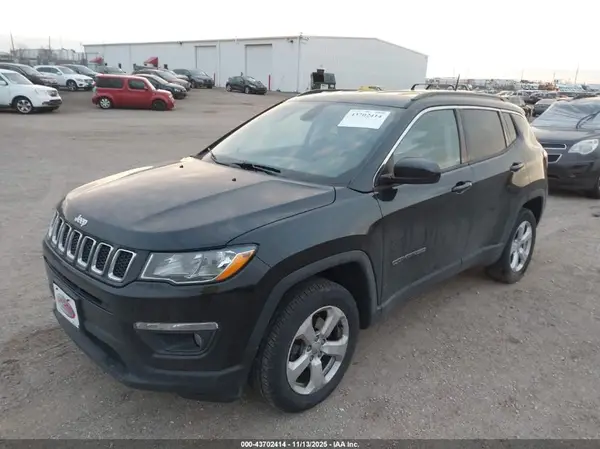 3C4NJDBB3JT366080 2018 JEEP COMPASS - Image 2