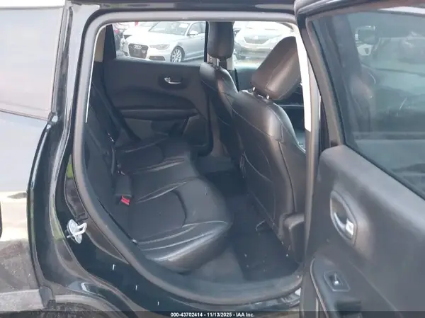 3C4NJDBB3JT366080 2018 JEEP COMPASS - Image 8