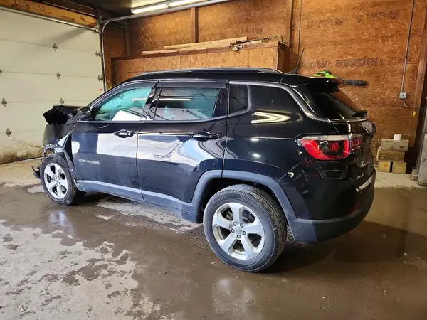 3C4NJDBB3JT366175 2018 JEEP COMPASS - Image 2