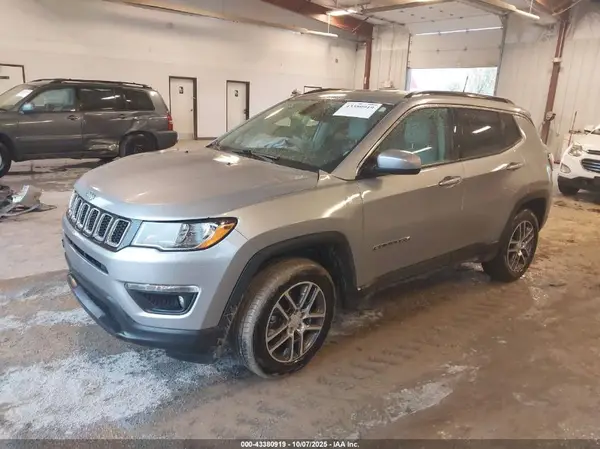 3C4NJDBB3JT375975 2018 JEEP COMPASS - Image 2