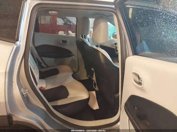 3C4NJDBB3JT375975 2018 JEEP COMPASS - Image 8