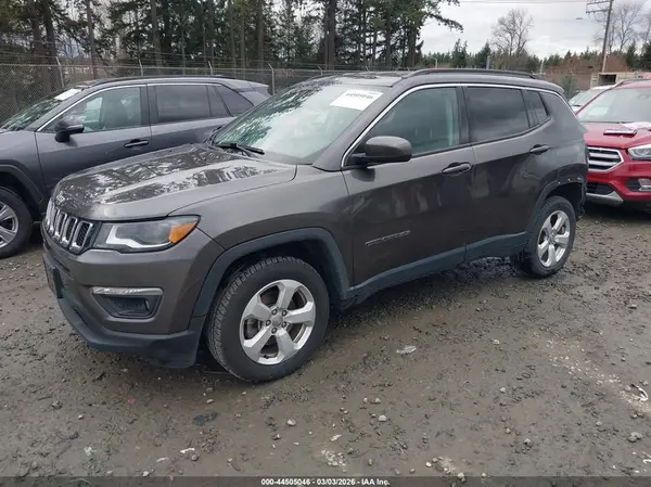 3C4NJDBB3JT375992 2018 JEEP COMPASS - Image 2