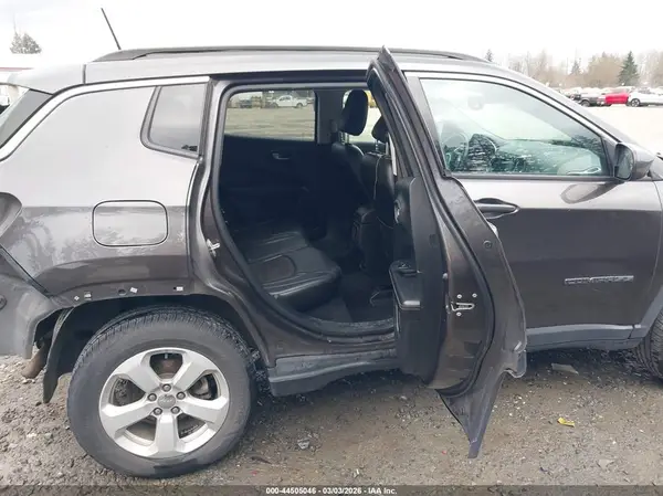 3C4NJDBB3JT375992 2018 JEEP COMPASS - Image 8