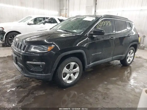 3C4NJDBB3JT392842 2018 JEEP COMPASS - Image 2