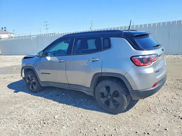 3C4NJDBB3JT395059 2018 JEEP COMPASS - Image 2